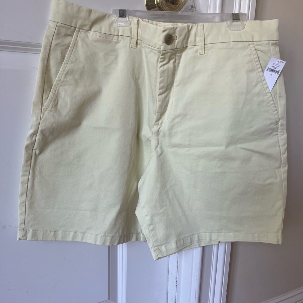 Gap light yellow casual shorts